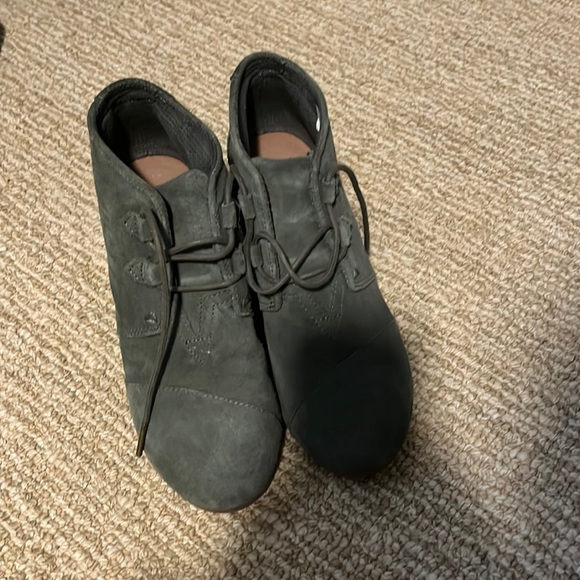 Tom’s heels - Picture 1 of 3